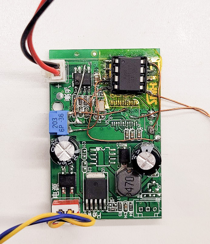 Foto PCB y hoverboard con melodías